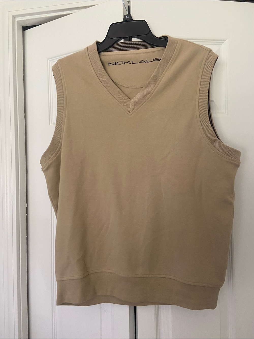 Nicklaus Men’s V-Neck Sweater Vest in Khaki